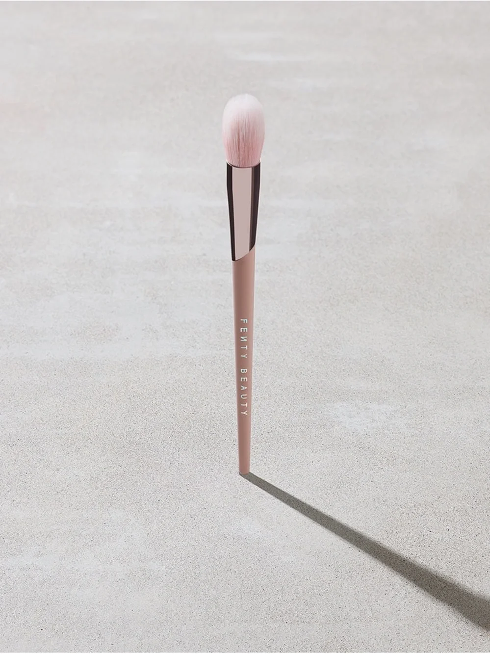 Fenty Beauty Precision Highlighter Brush 135 NEW